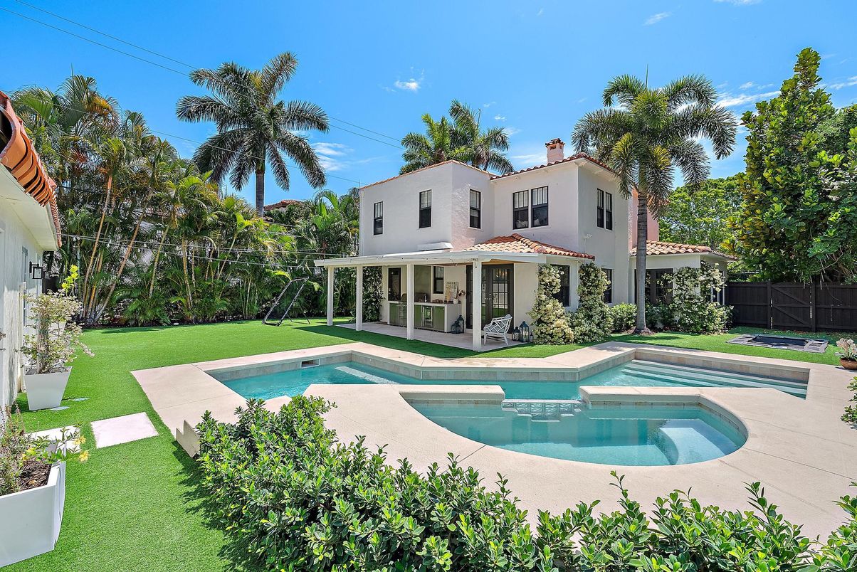 Exterior, Pool