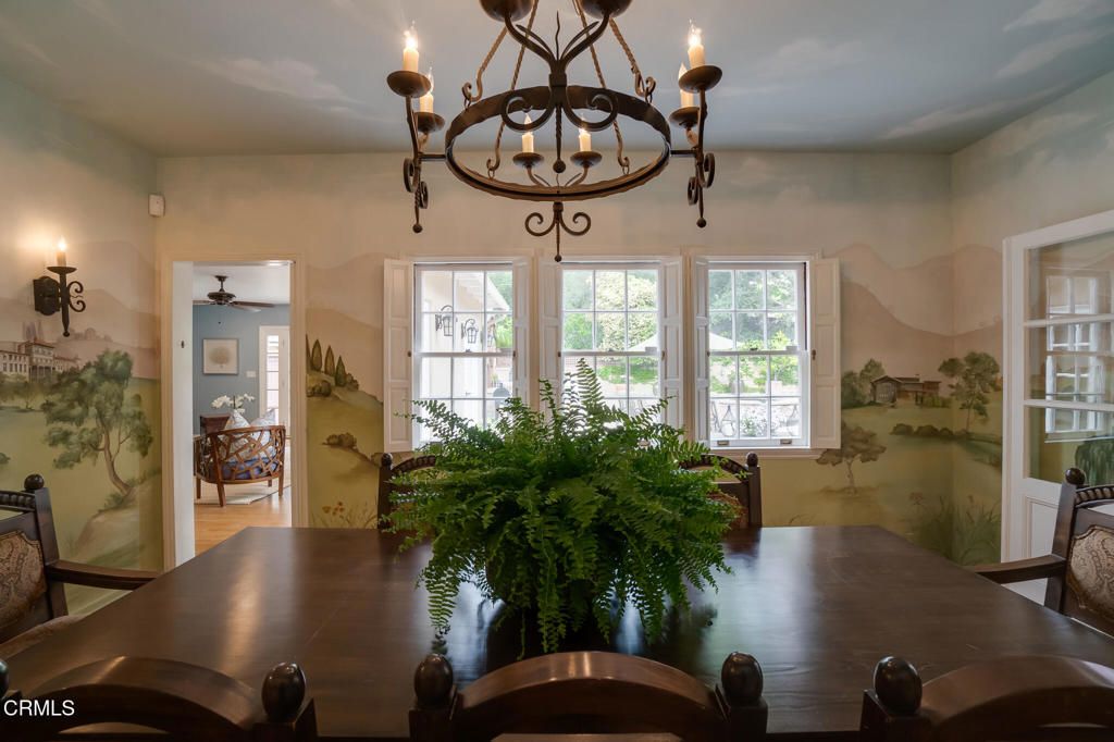 Chandelier, Dining room, Interior