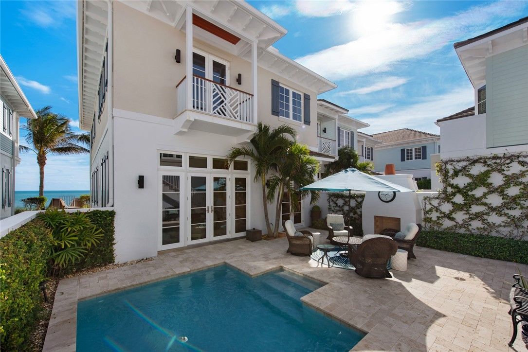 Exterior, Pool, Water