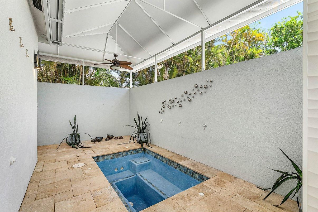 Interior, Pool, Sun Room