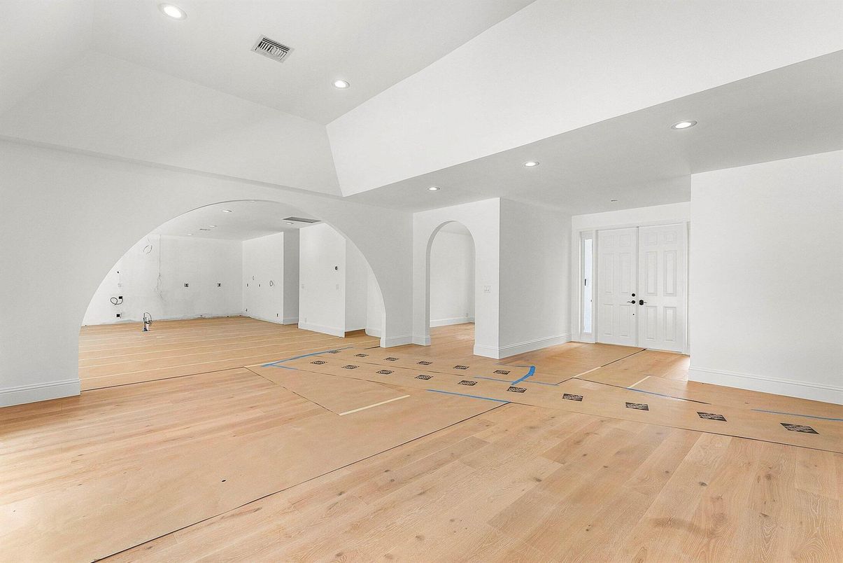 Interior, Recessed Lighting, Wood Texture Flooring