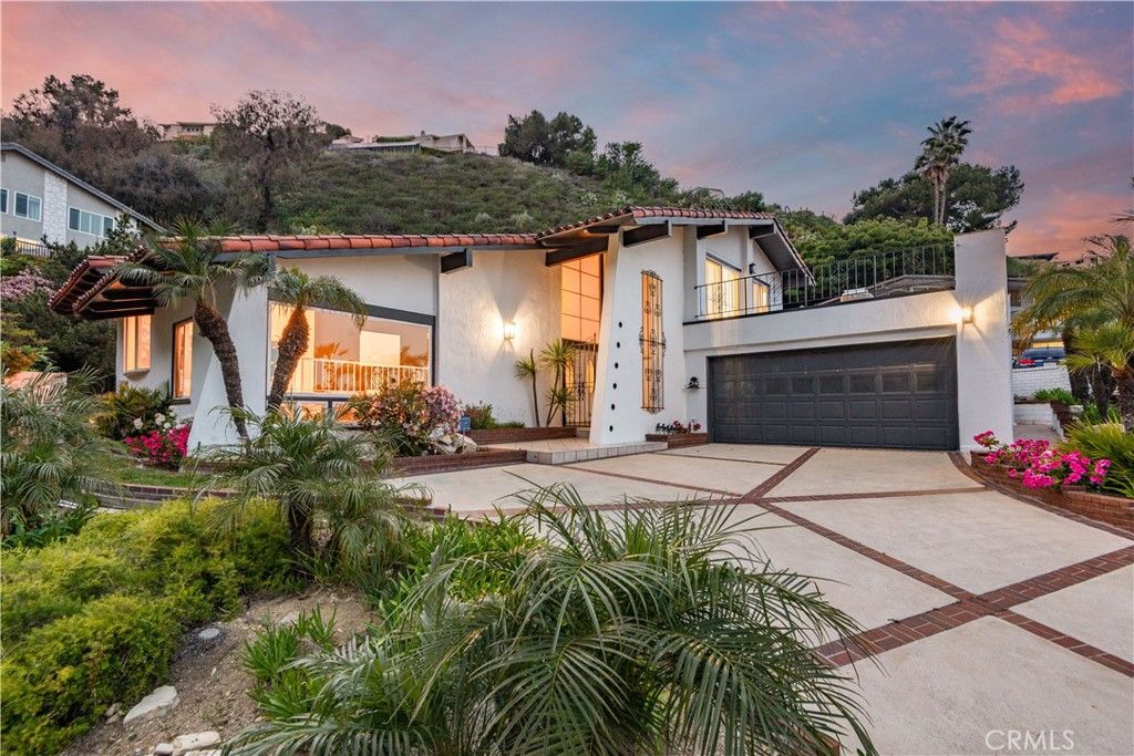 Attached, Exterior, Facade, Spanish Mediterranean