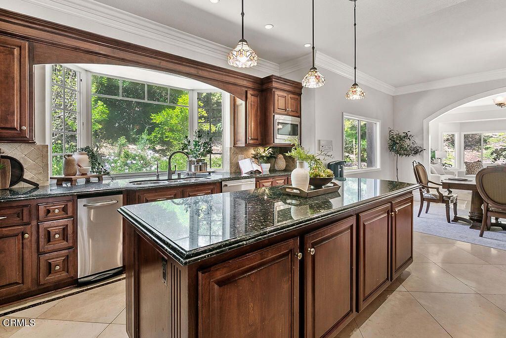 Dining room, Interior, Kitchen, Pendant Lights, Recessed Lighting, Stainless Steel Appliances