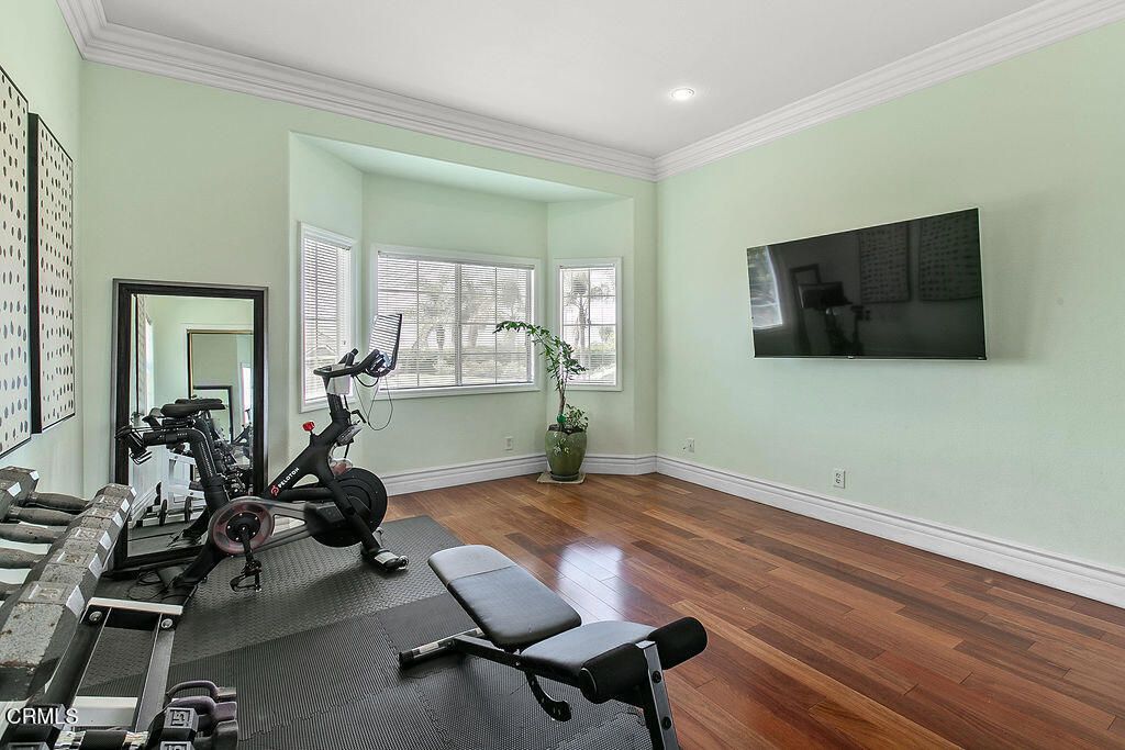 Fitness Equipment, Interior, Recessed Lighting, Wood Texture Flooring