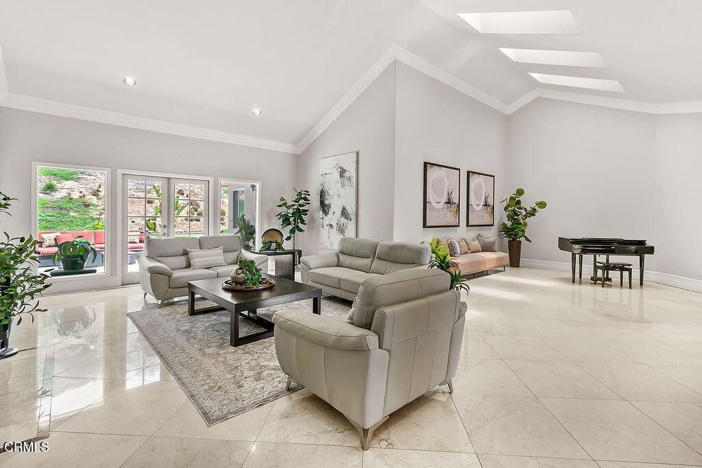 Interior, Living room, Piano, Recessed Lighting