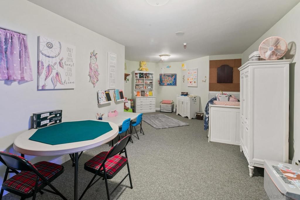 Game Room, Interior