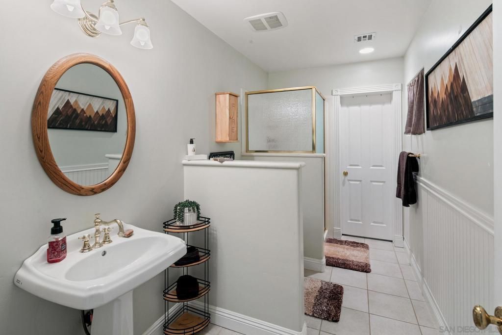 Bathroom, Interior, Recessed Lighting