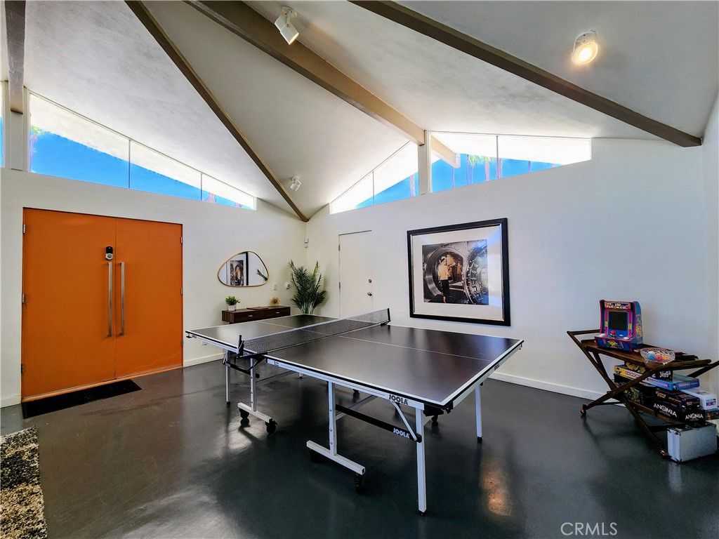 Game Room, Interior, Recessed Lighting
