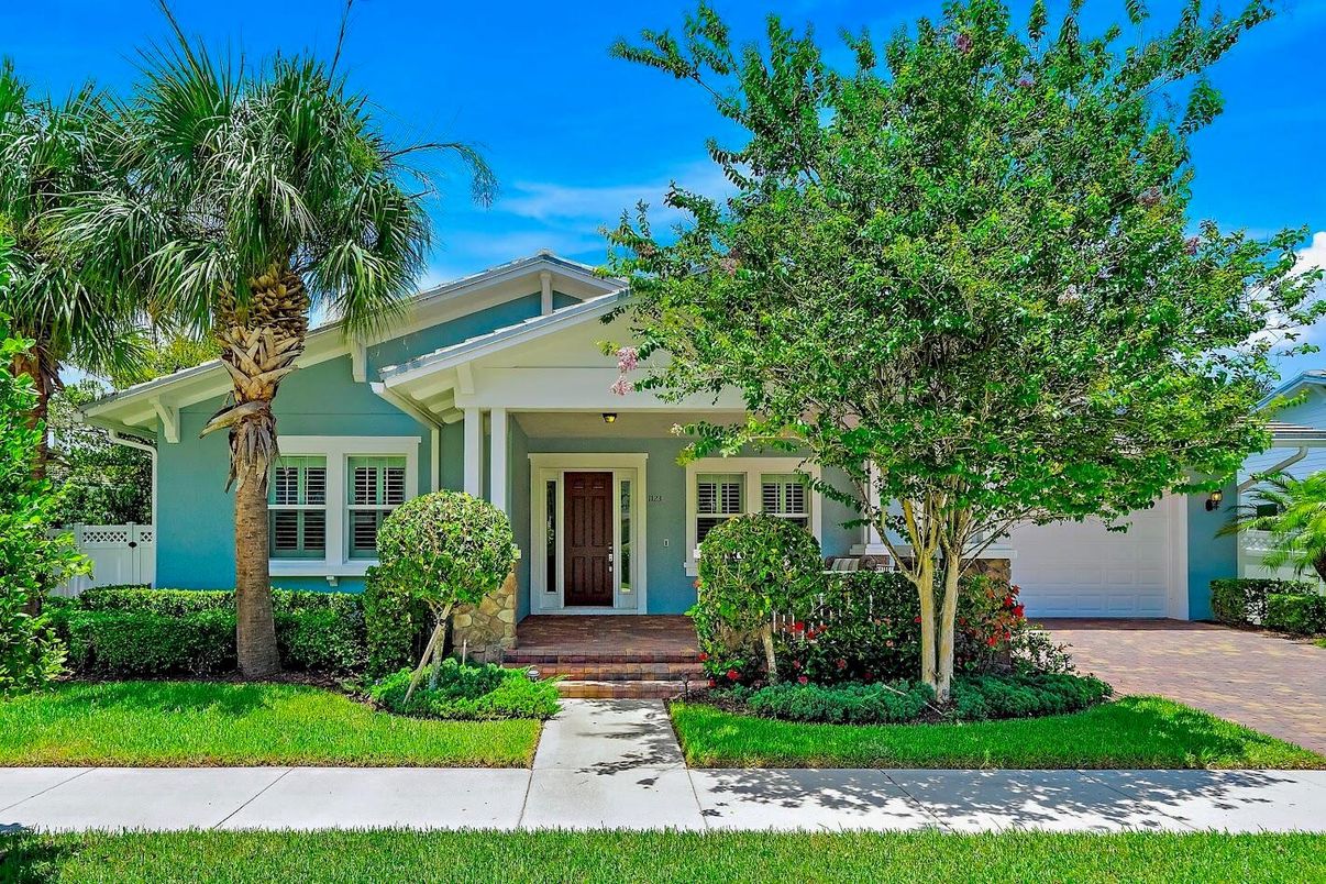 Exterior, Facade, American Craftsman