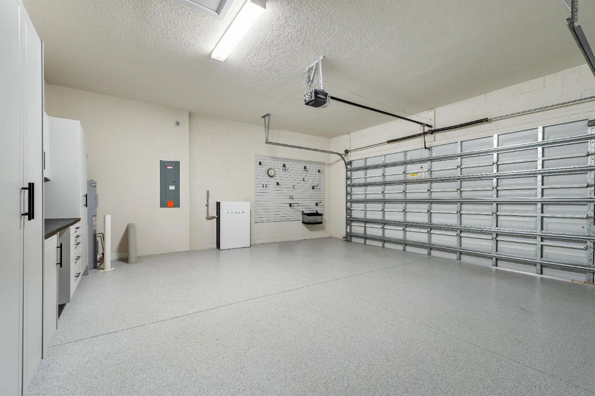 Garage, Interior