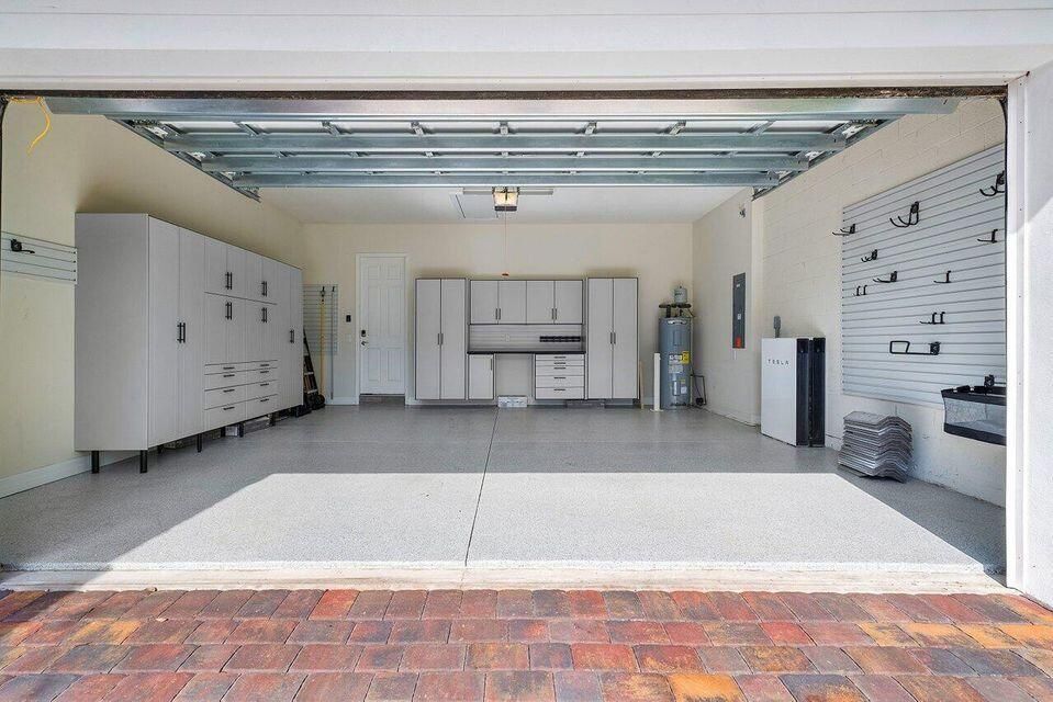 Garage, Interior