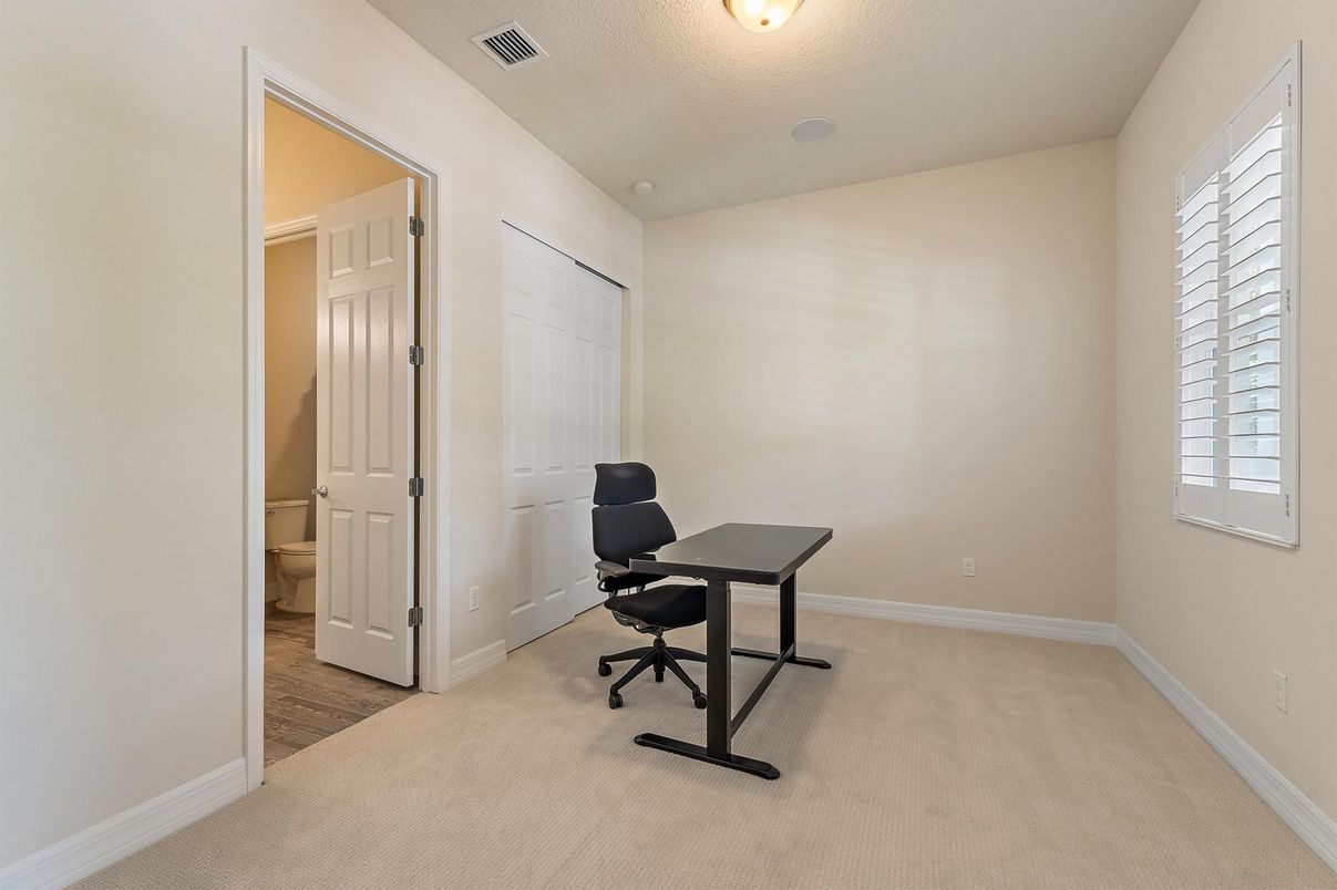 Home Office, Interior