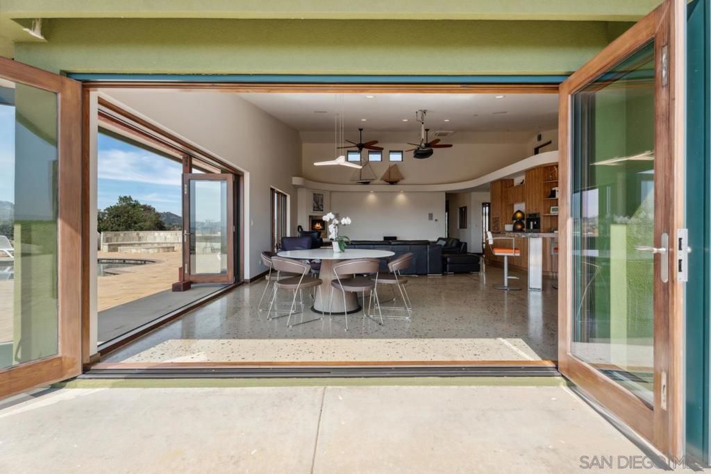 Dining room, Interior