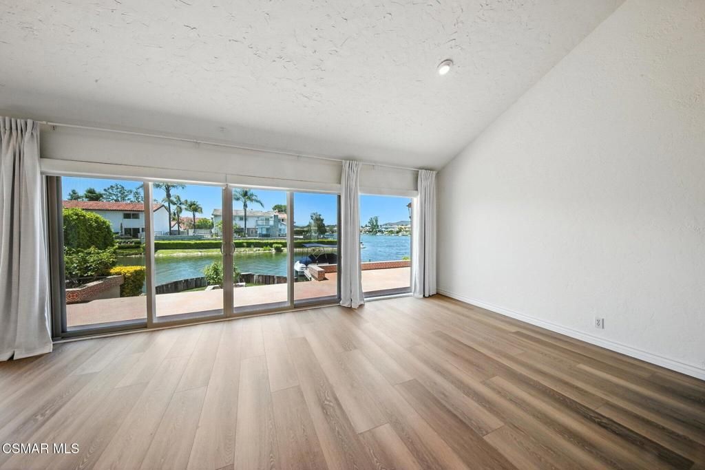 Empty room, Interior, Recessed Lighting, Water, Wood Texture Flooring
