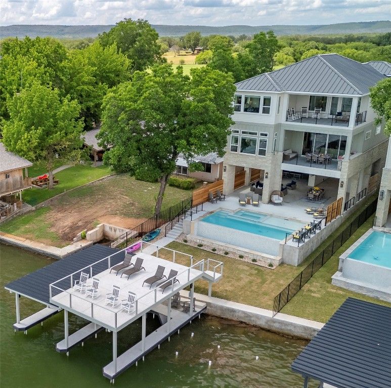Exterior, Drone