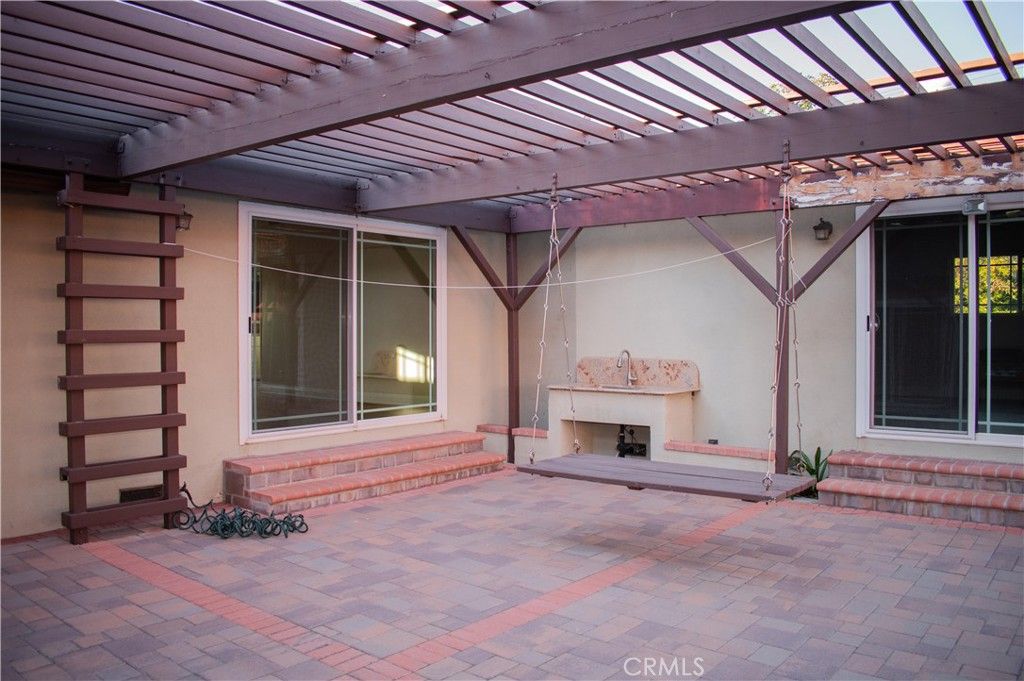 Exterior, Fireplace