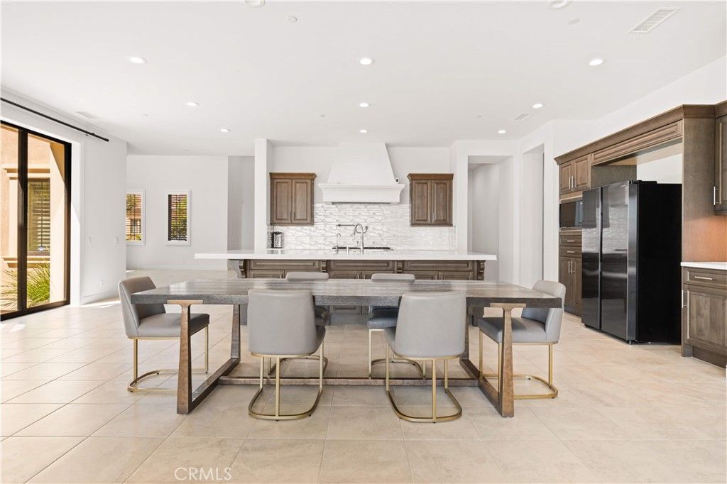 Dining room, Interior, Kitchen, Recessed Lighting, Stainless Steel Appliances