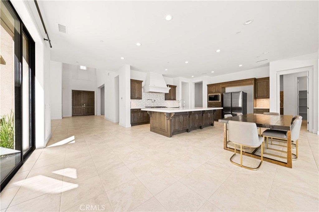 Dining room, Interior, Kitchen, Recessed Lighting, Stainless Steel Appliances