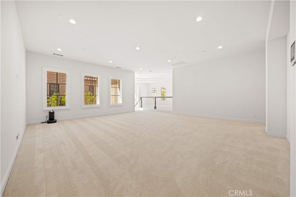 Empty room, Interior, Recessed Lighting