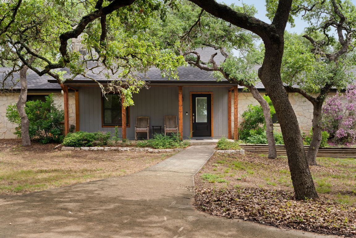 Exterior, Facade, Ranch