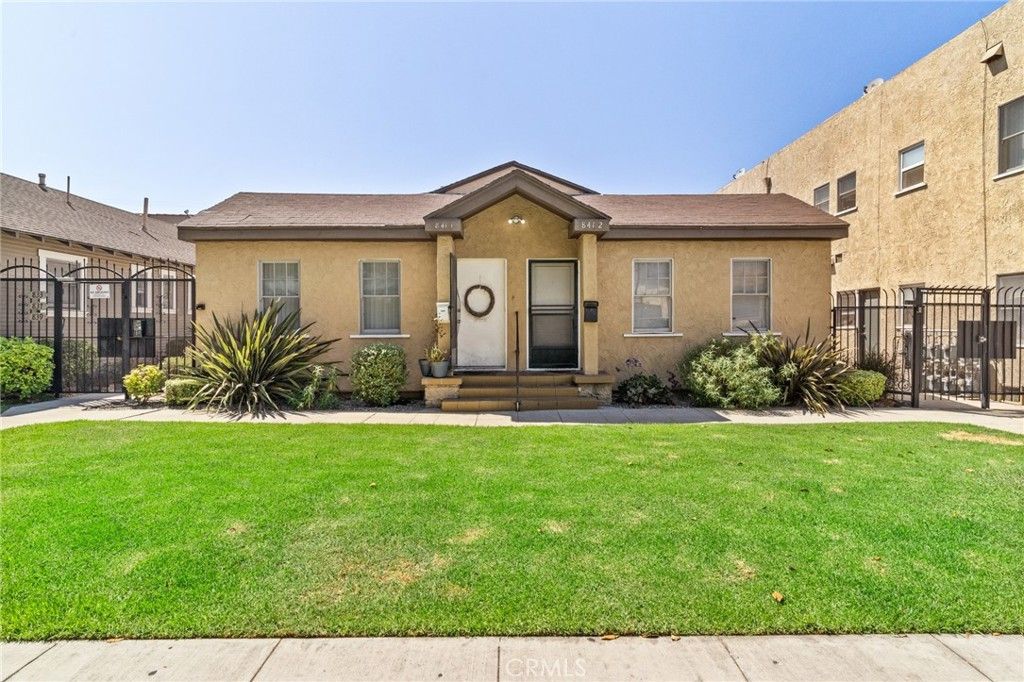 Backyard, Exterior, Facade, Ranch