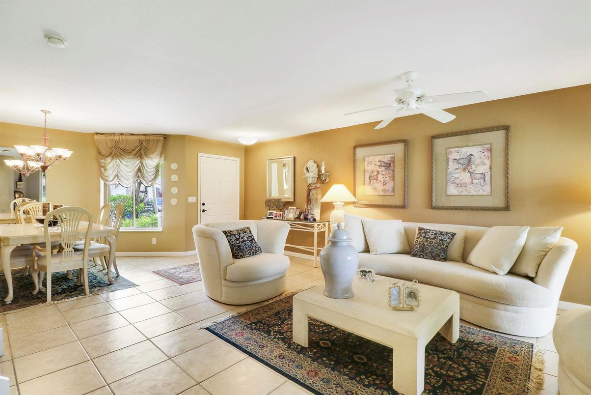 Chandelier, Dining room, Interior, Living room