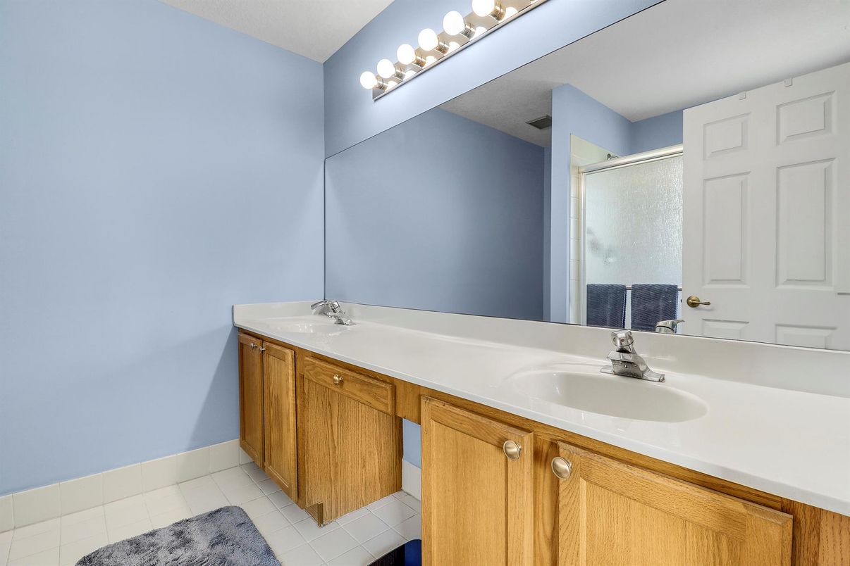 Bathroom, Dual Sink Vanities, Interior