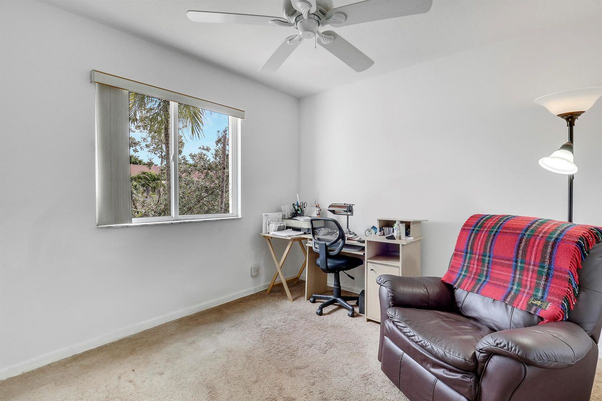 Home Office, Interior