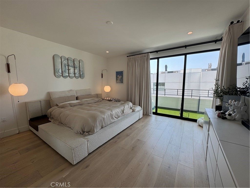 Bedroom, Interior, Pendant Lights, Recessed Lighting, Wood Texture Flooring