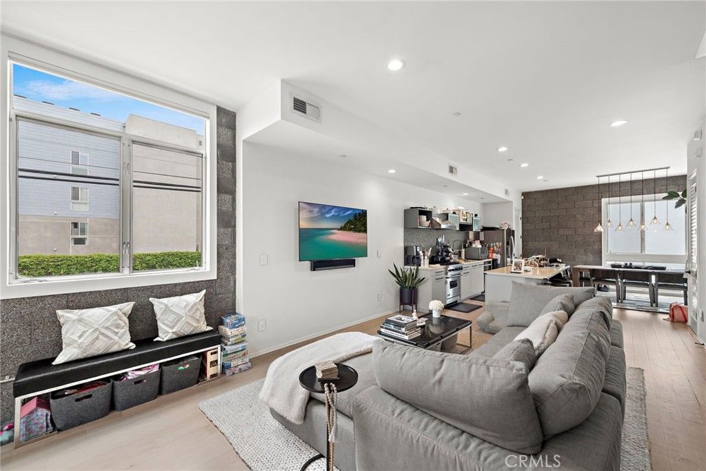Dining room, Interior, Kitchen, Living room, Pendant Lights, Recessed Lighting, Wood Texture Flooring