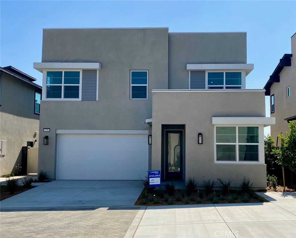 Attached, Exterior, Facade, Modern