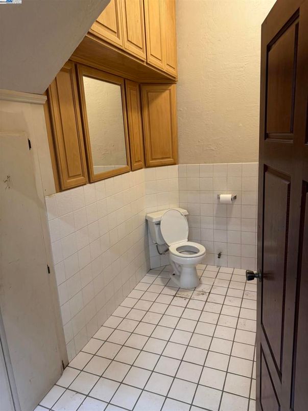 Bathroom, Interior, Tile Countertops