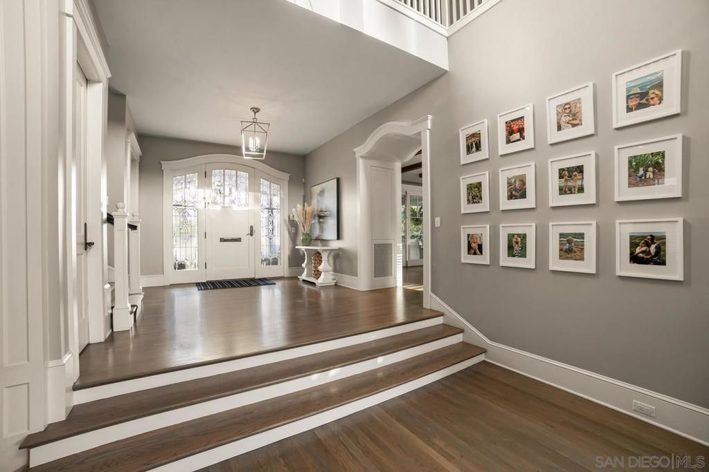 Interior, Pendant Lights, Wood Texture Flooring