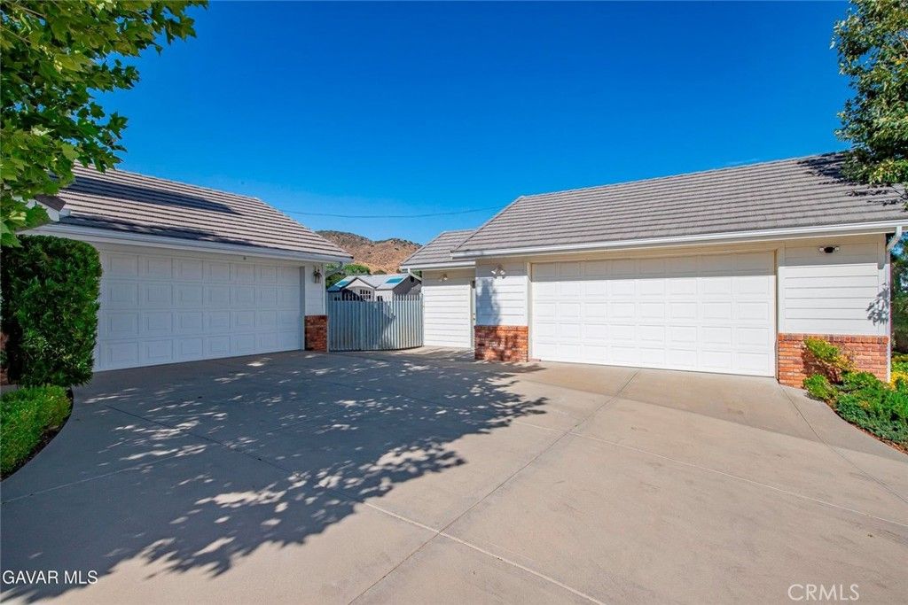 Detached Garage, Exterior