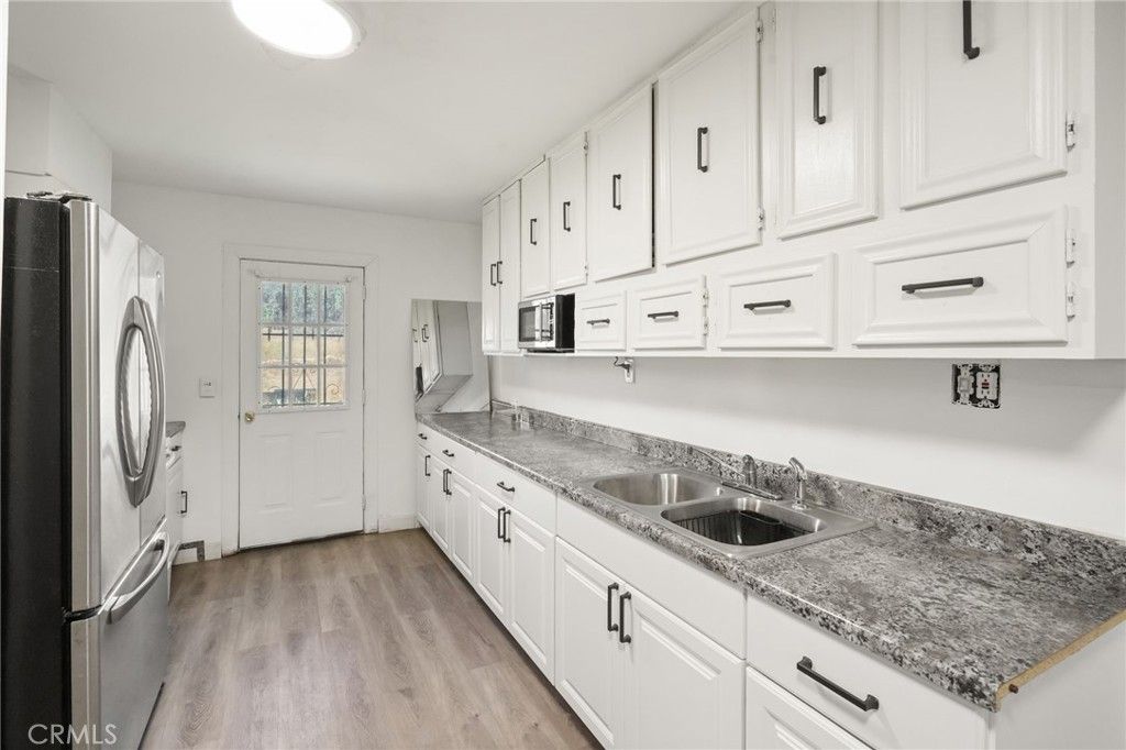 Interior, Kitchen, Recessed Lighting, Washer, Wood Texture Flooring