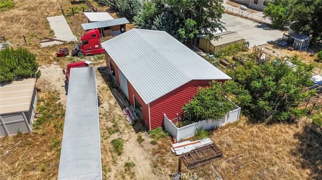 Exterior, Drone