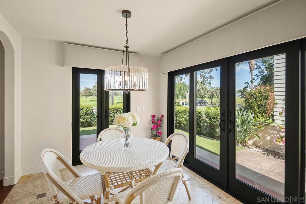 Chandelier, Dining room, Interior, Pendant Lights