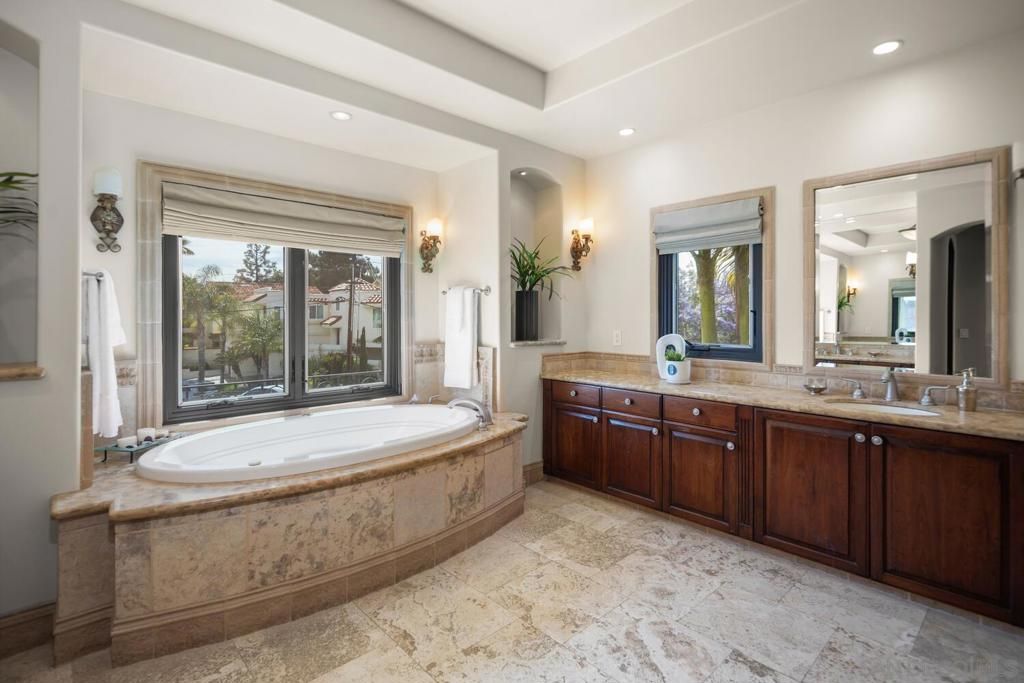 Bathroom, Dual Sink Vanities, Interior, Recessed Lighting