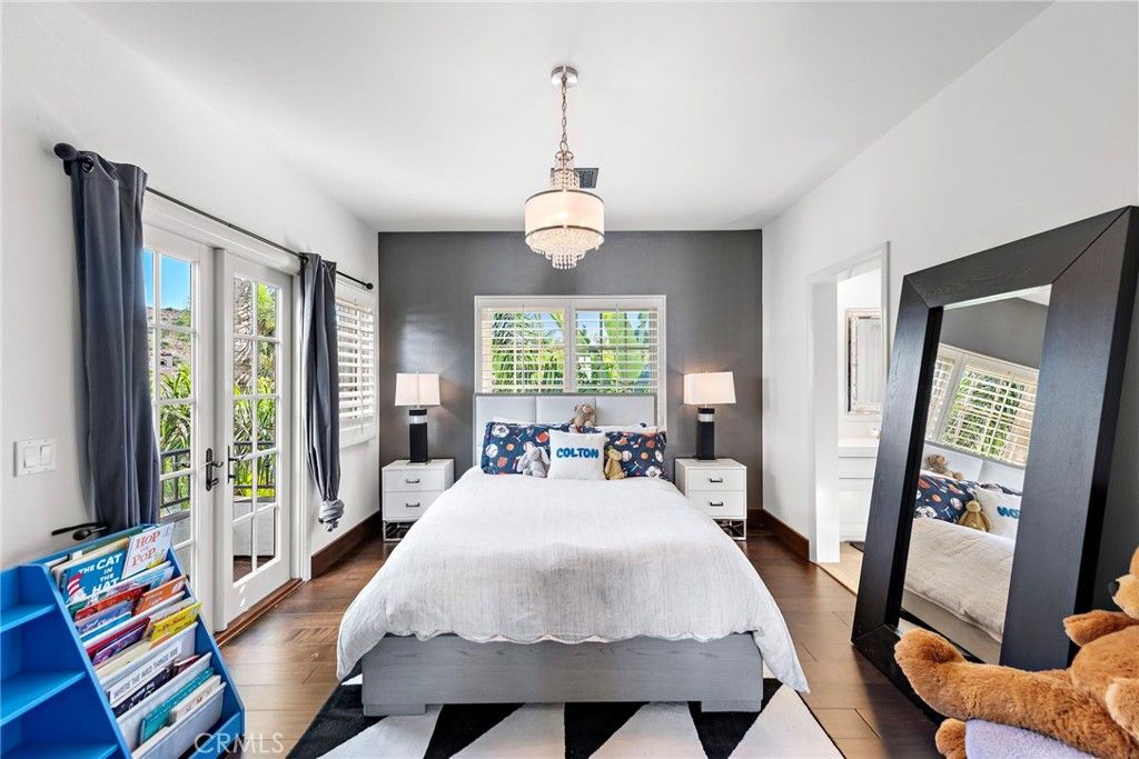 Bedroom, Chandelier, Interior, Pendant Lights, Wood Texture Flooring