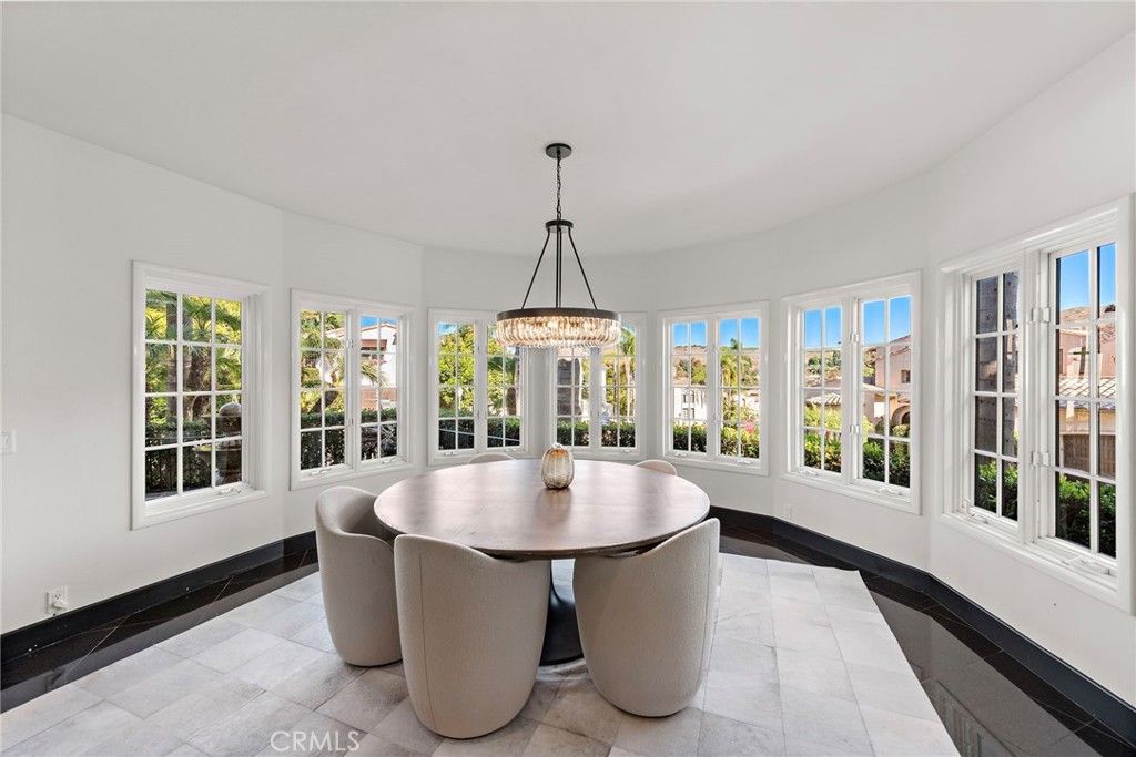 Chandelier, Dining room, Interior, Pendant Lights