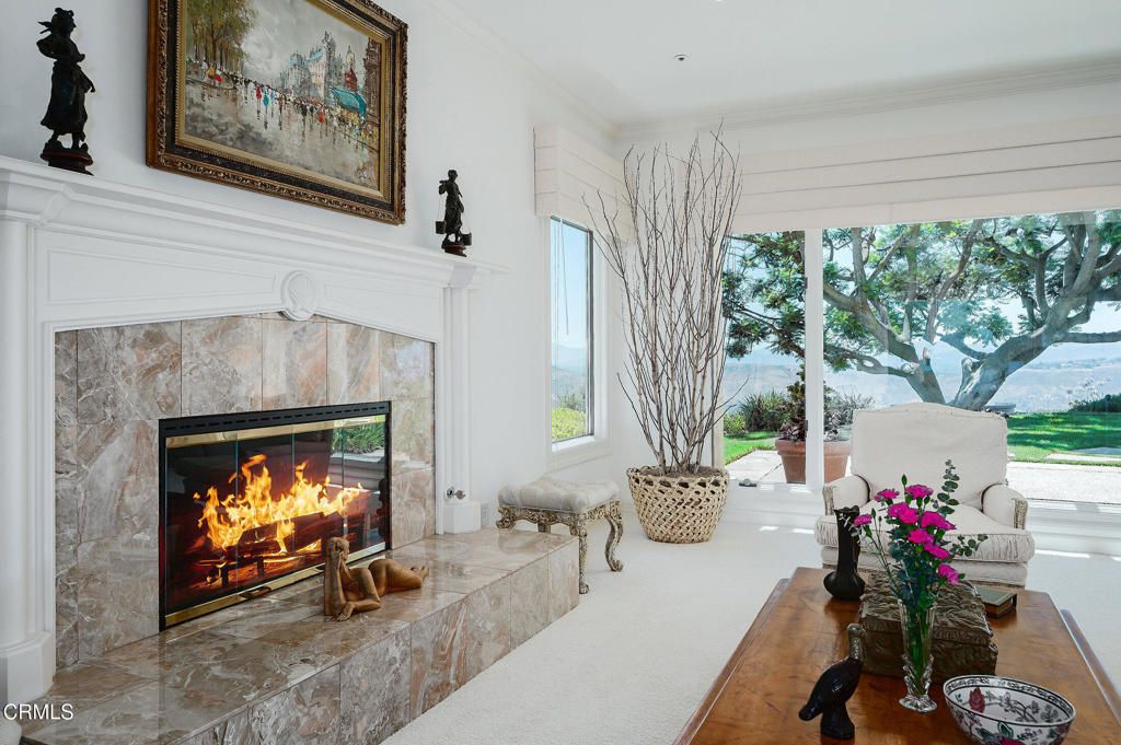 Fireplace, Interior, Recessed Lighting