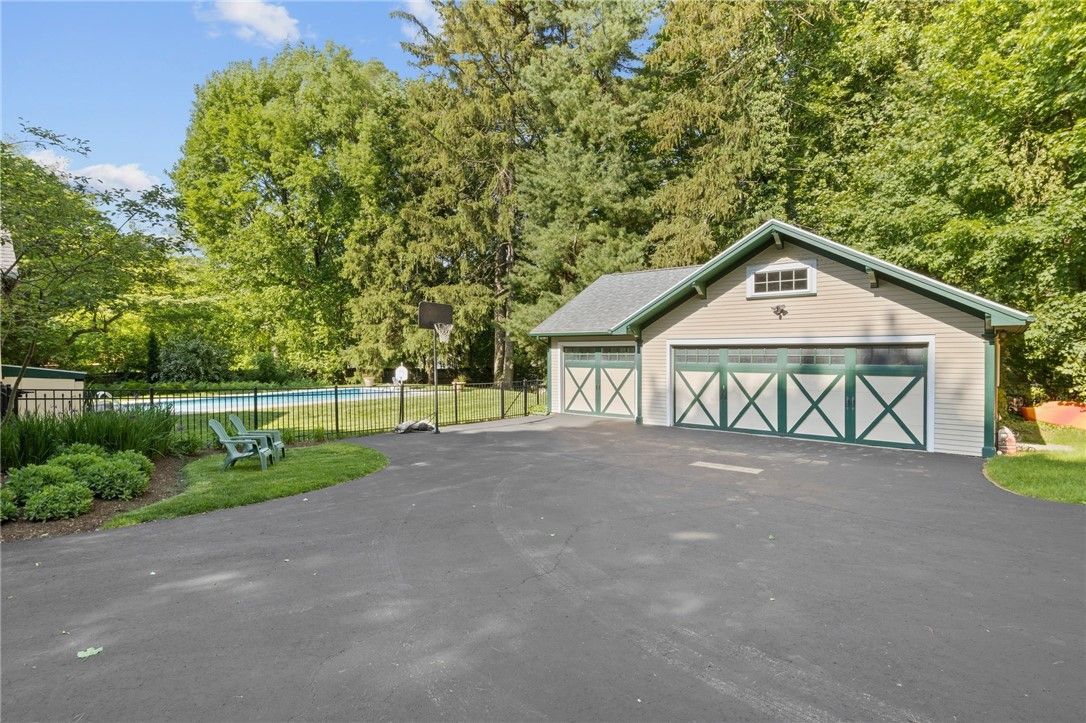 Detached Garage, Exterior