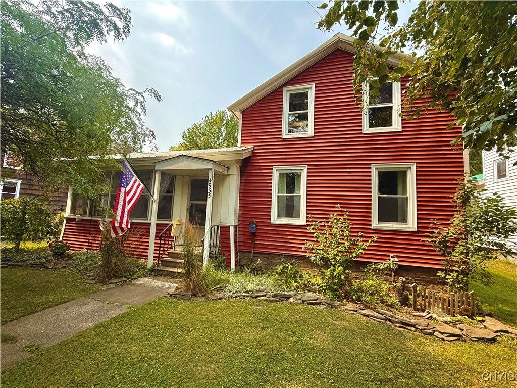 Backyard, Exterior, Facade, Queen Anne Victorian