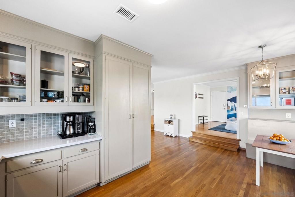 Interior, Pendant Lights, Wood Texture Flooring