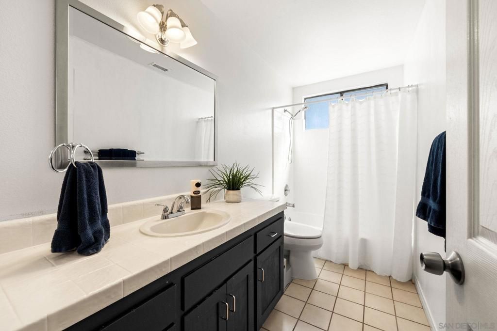 Bathroom, Interior, Tile Countertops