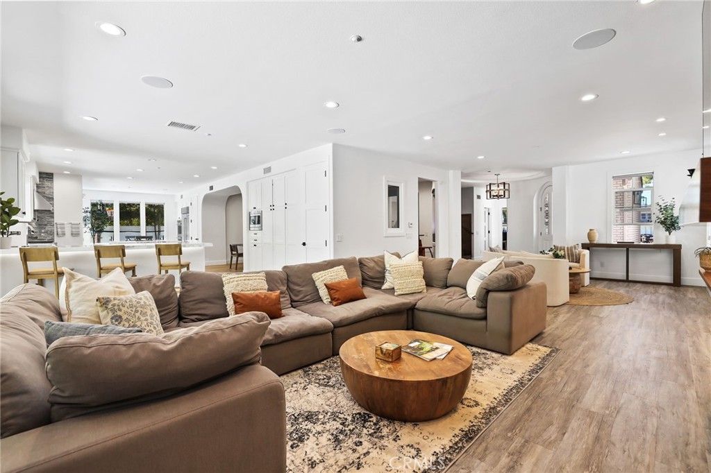 Interior, Kitchen, Living room, Pendant Lights, Recessed Lighting, Wood Texture Flooring