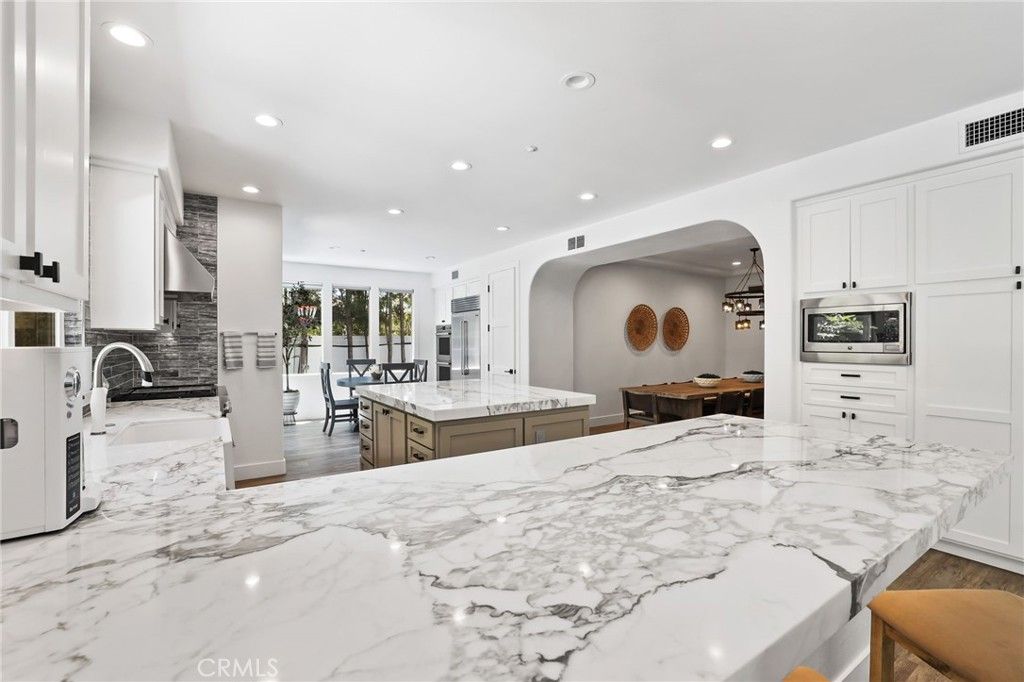 Dining room, Interior, Kitchen, Marble, Pendant Lights, Recessed Lighting