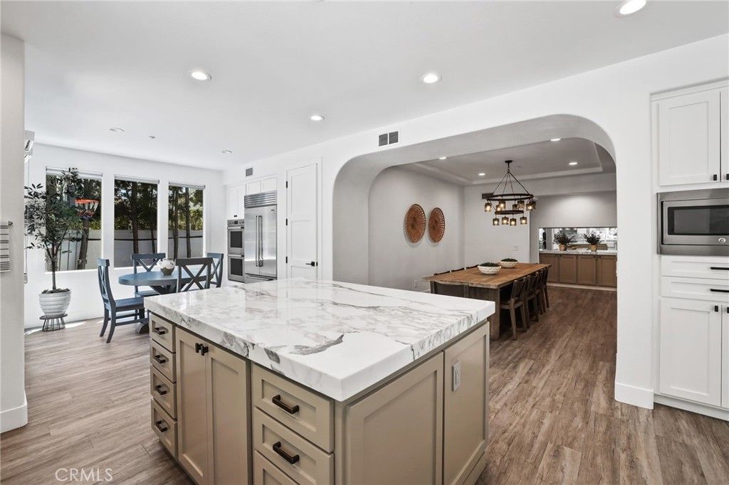 Dining room, Interior, Kitchen, Pendant Lights, Recessed Lighting, Stainless Steel Appliances, Wood Texture Flooring