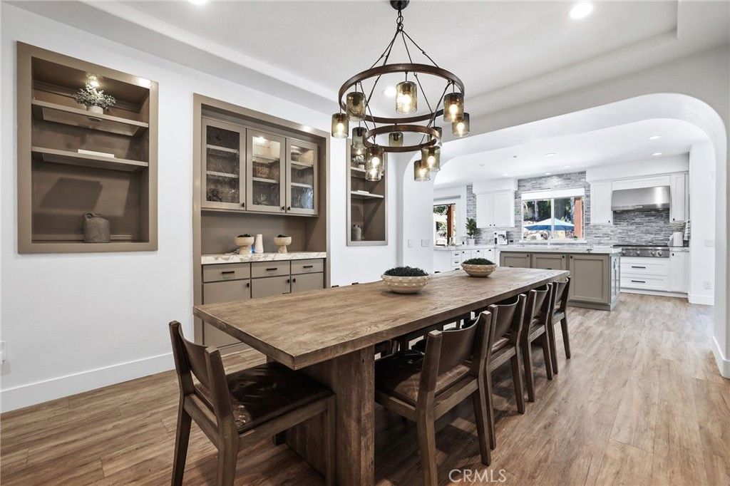 Dining room, Interior, Kitchen, Pendant Lights, Recessed Lighting, Wood Texture Flooring