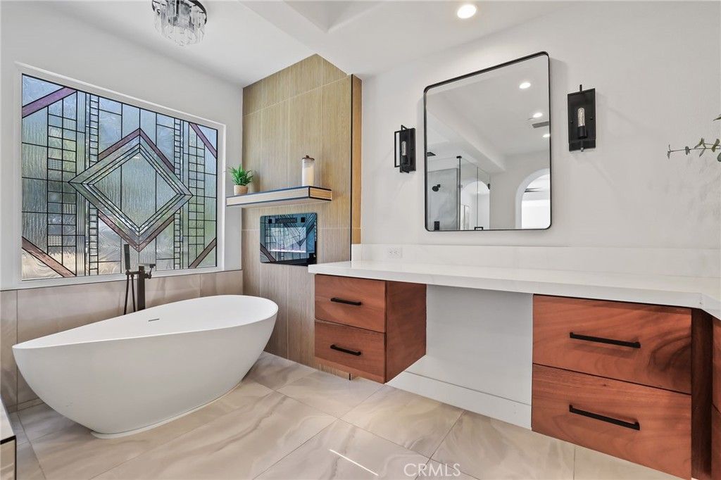 Bathroom, Dual Sink Vanities, Free Standing Baths, Interior, Recessed Lighting